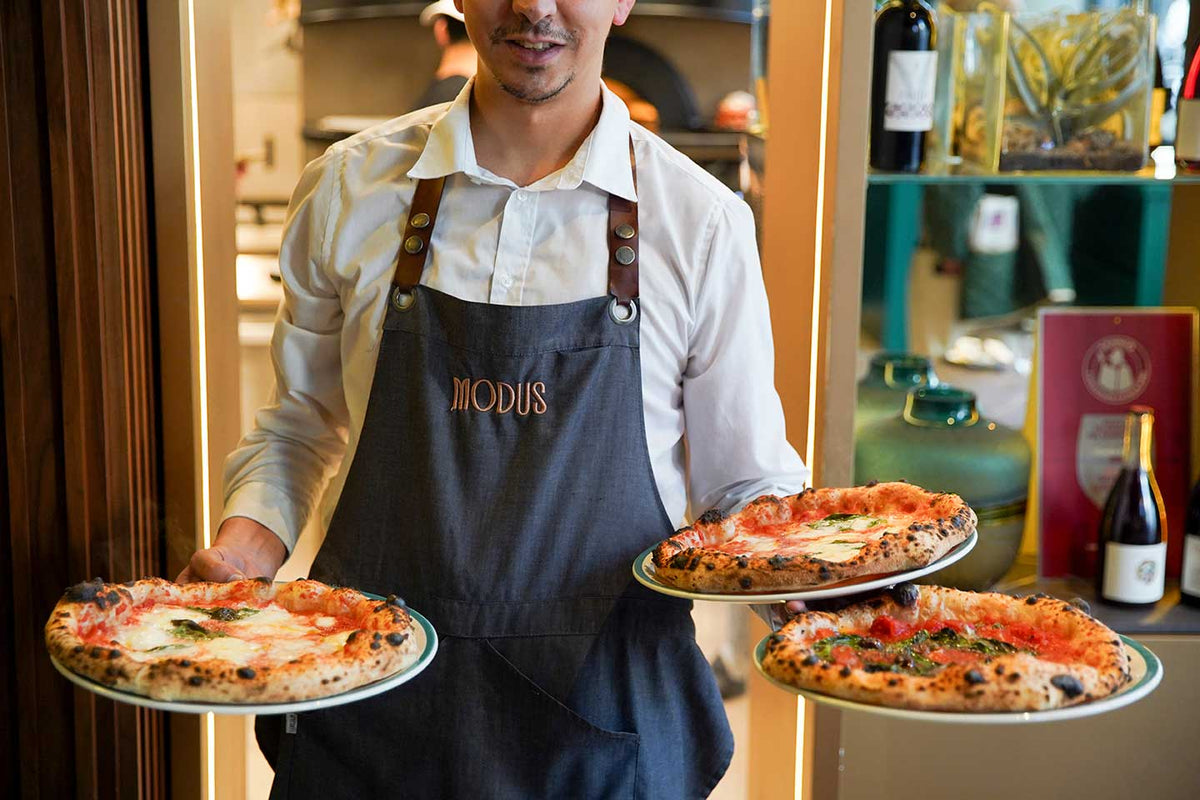 Pizza cilentana Modus Milano con ingredienti del Cilento