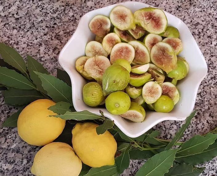 Fichi bianchi essiccati impilati